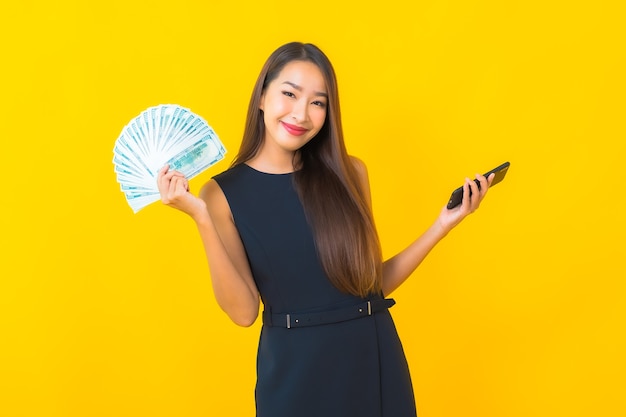 用户使用6合彩手机APP购彩